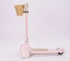 ⁦קורקינט וינטג עם סלסלת קש בצבע ורוד מסדרת Retro line⁩ – תמונה ⁦2⁩